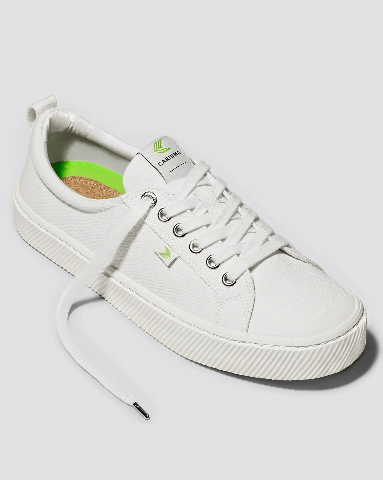 Chaussures Cariuma OCA Basses en Toile Off-White