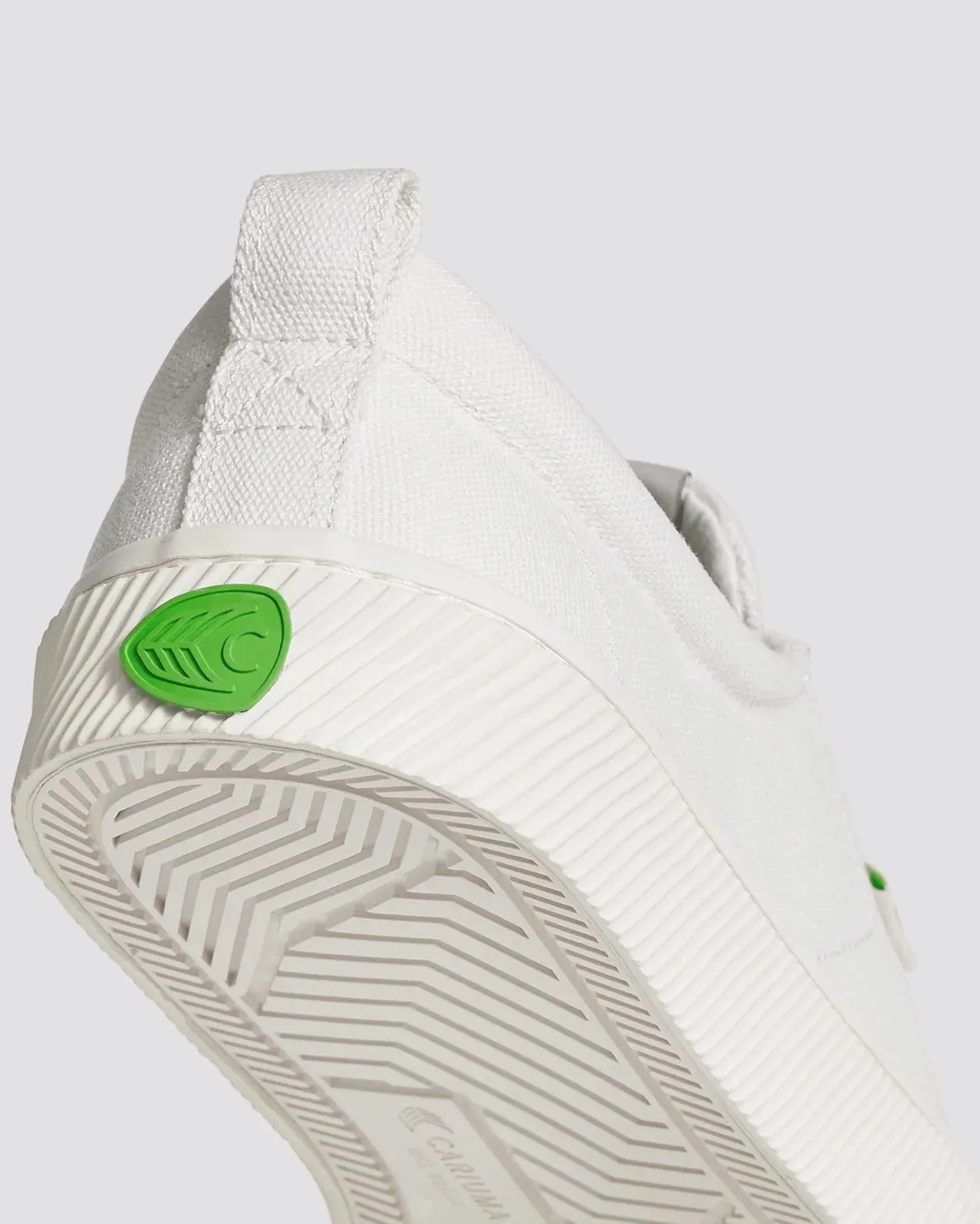 Chaussures Cariuma OCA Basses en Toile Off-White