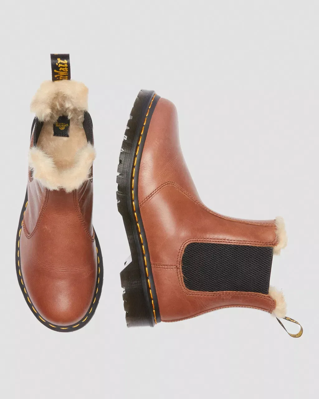 Bottes Dr Martens 2976 Leonore Farrier en marron selle
