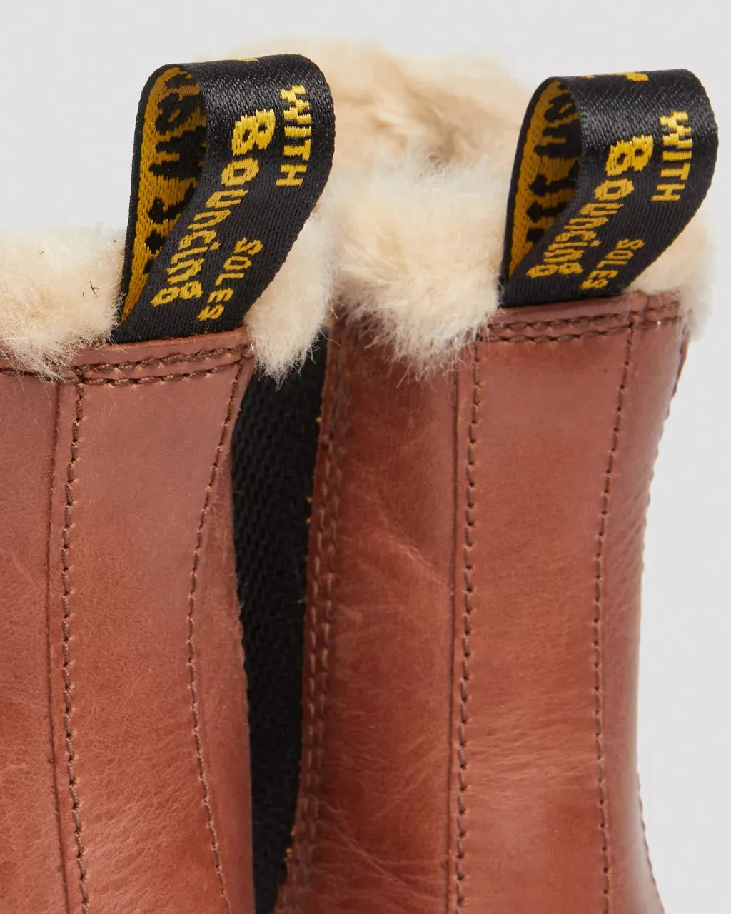 Bottes Dr Martens 2976 Leonore Farrier en marron selle