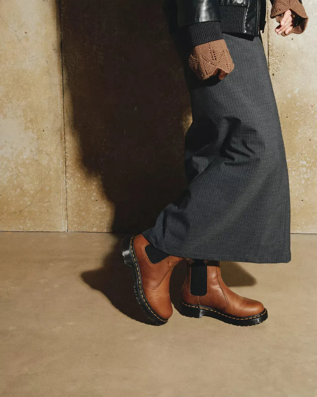 Bottes Dr Martens 2976 Leonore Farrier en marron selle