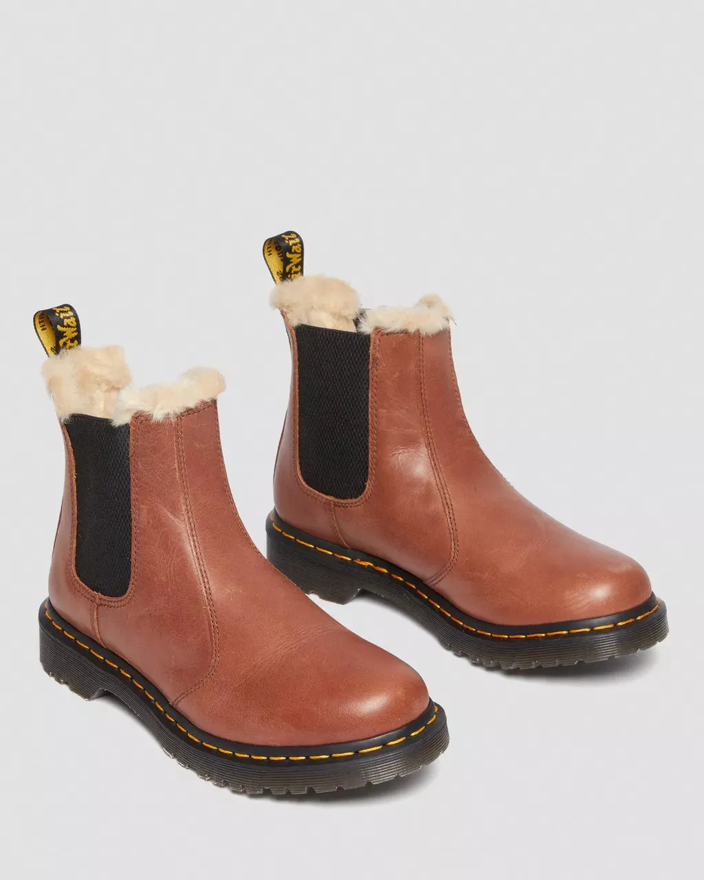 Bottes Dr Martens 2976 Leonore Farrier en marron selle