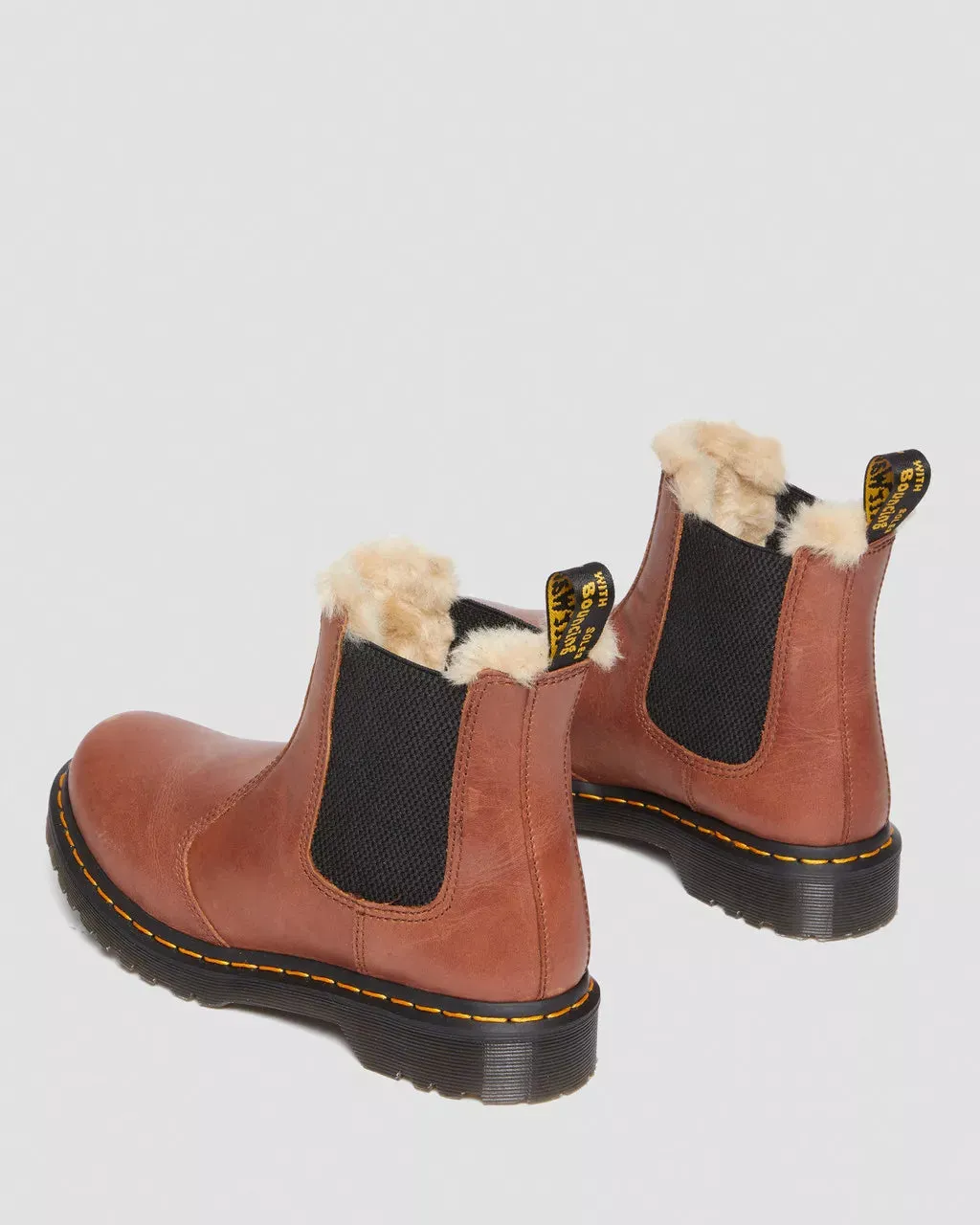 Bottes Dr Martens 2976 Leonore Farrier en marron selle