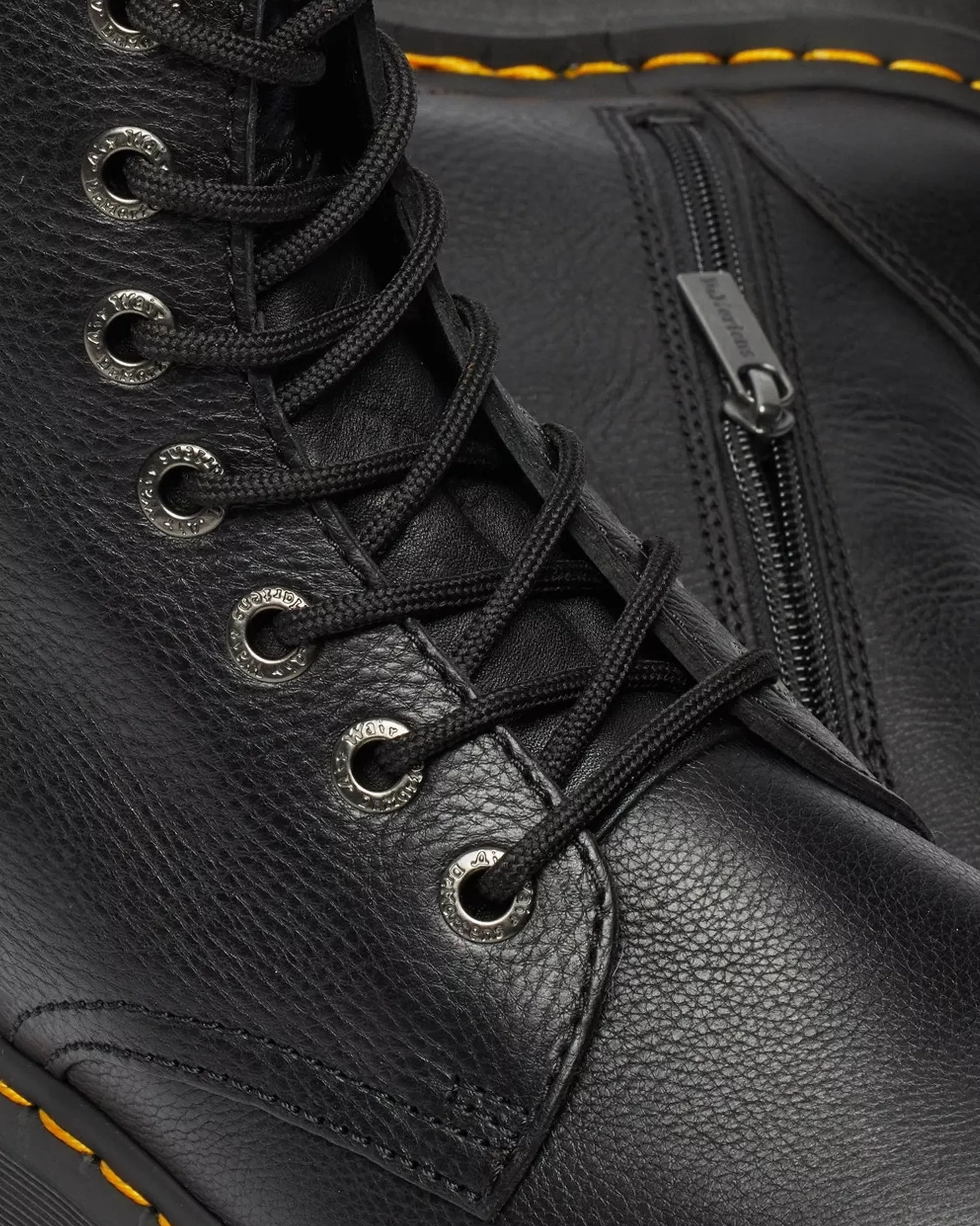 Dr Martens Chaussures Jadon III Bottes à Plateforme en Cuir Pisa Noir