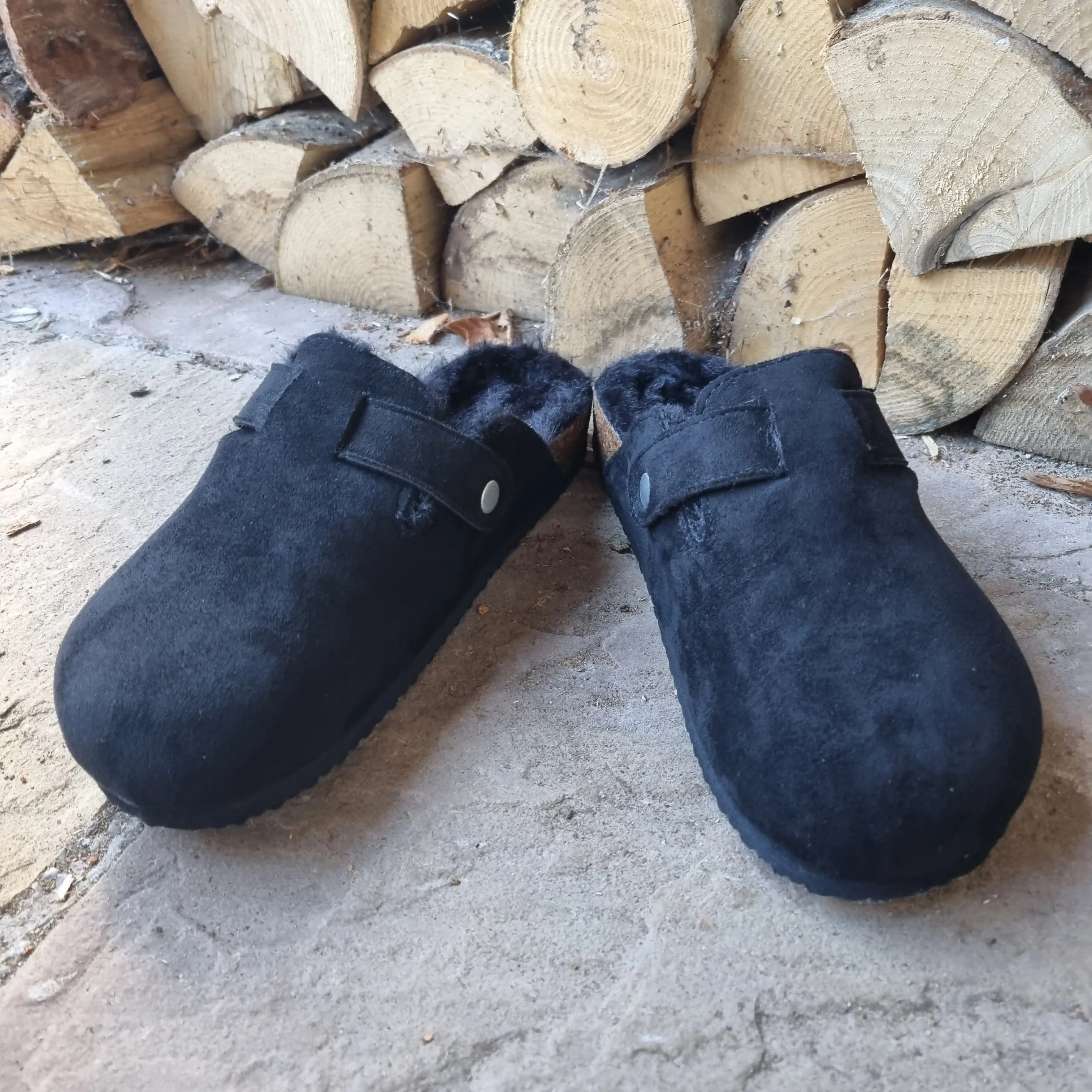 Mules à enfiler en simili daim