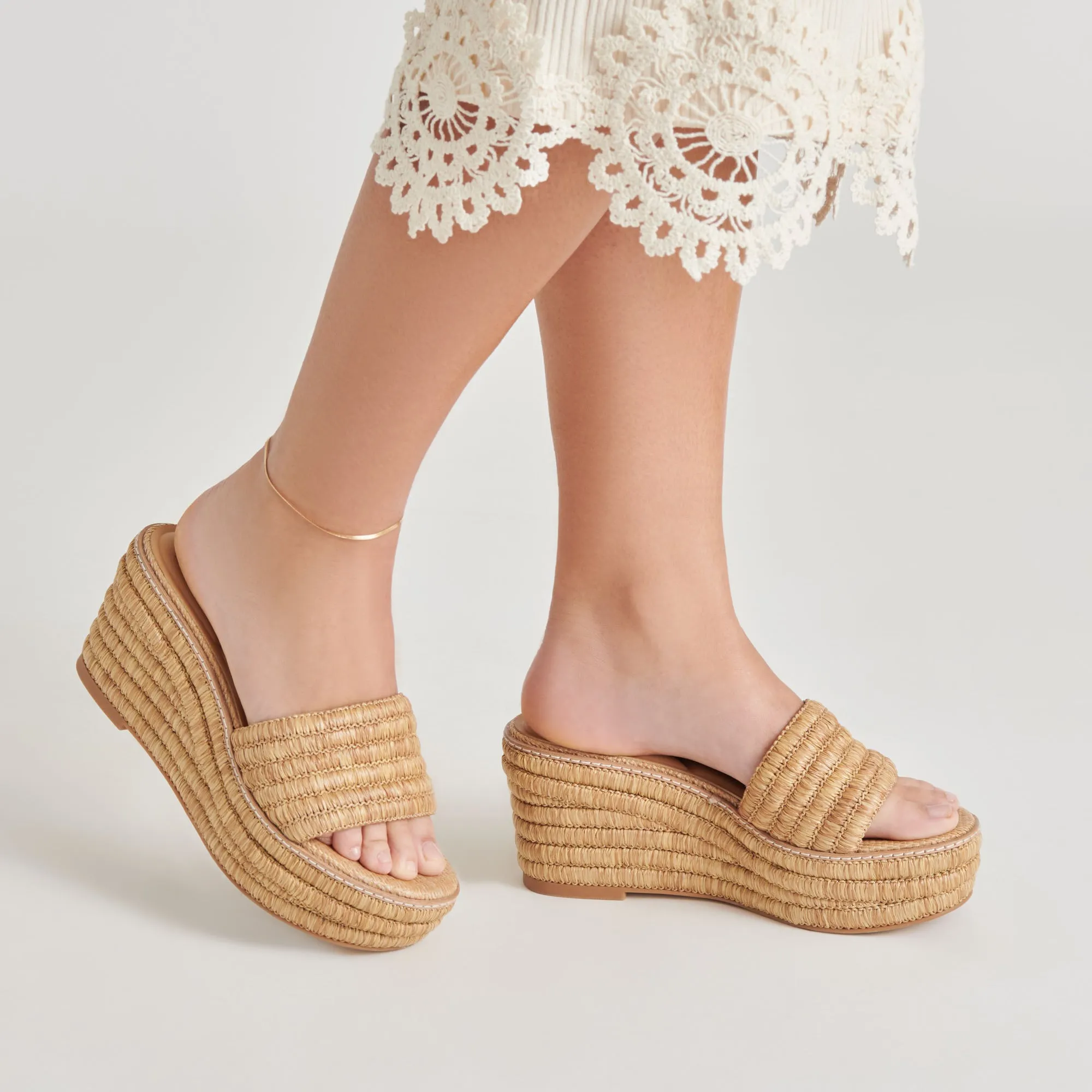 WEDGES TRÔNE LT NATUREL RAFFIA