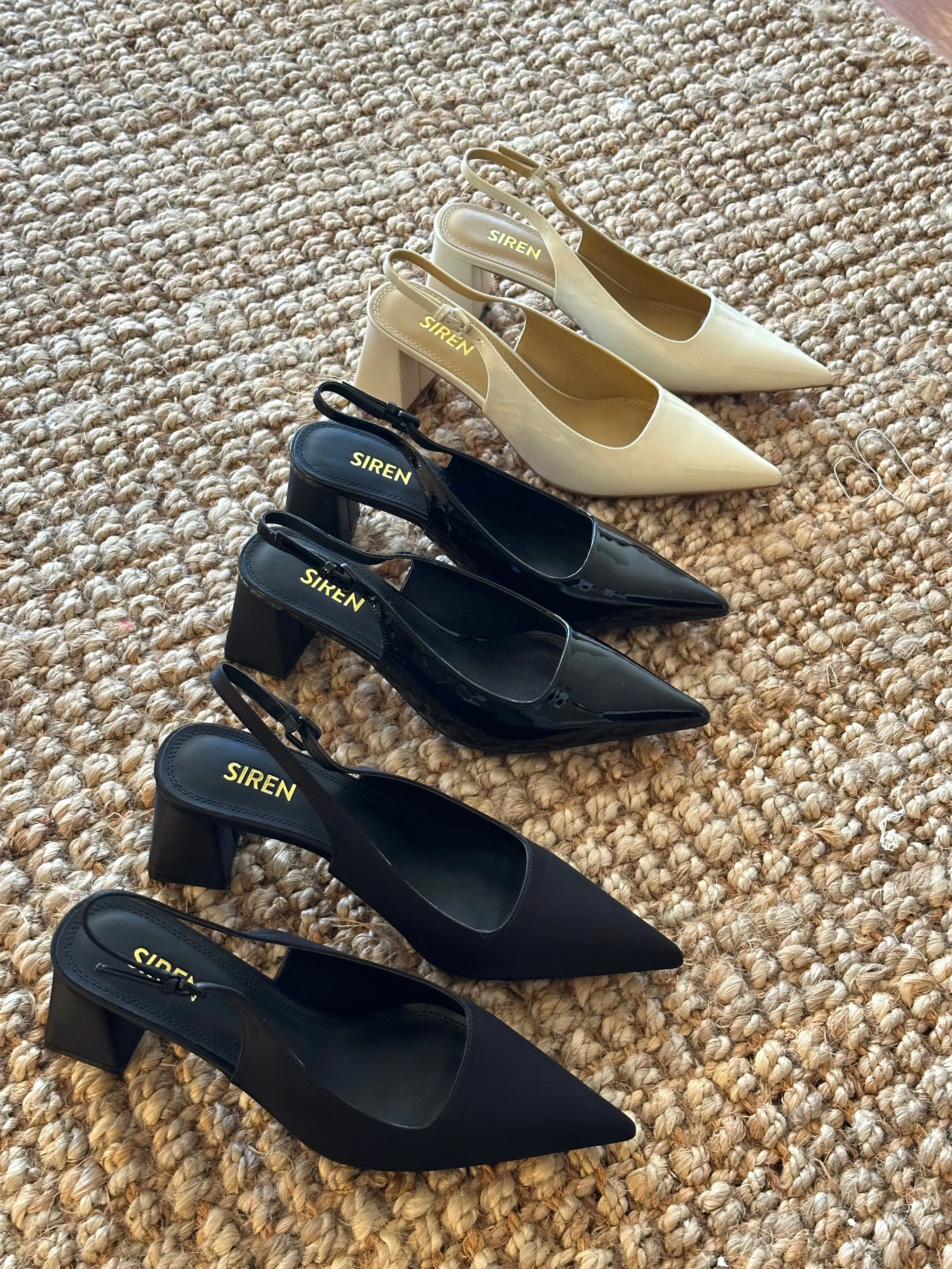 Escarpins Yarra à bout pointu et à brides - Cuir vernis noir