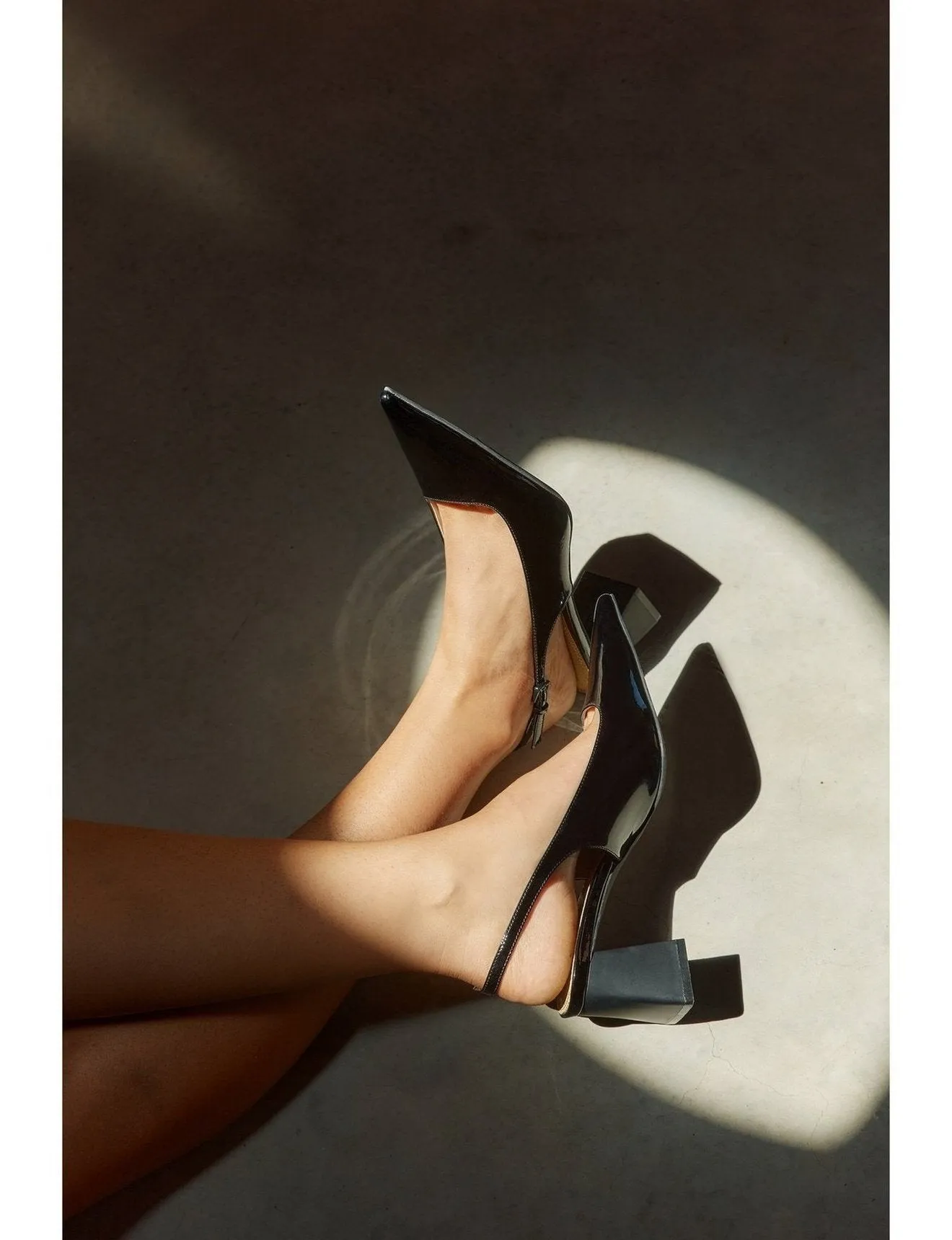 Escarpins Yarra à bout pointu et à brides - Cuir vernis noir